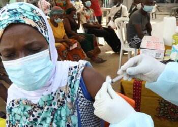 Vacina contra cepa do ebola na África pode demorar até 9 meses