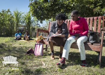 'Feliz por conversar', os bancos com design especial para combater a solidão