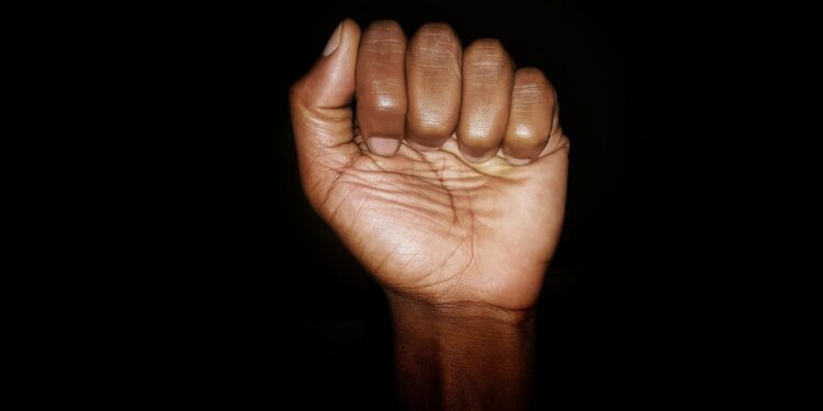 Falta de cuidado é violência que compromete a velhice negra